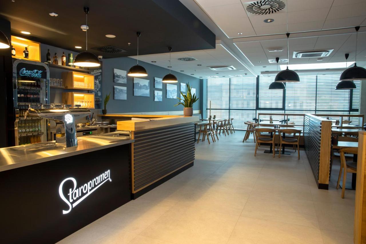 Hotel Smetanova Vsetín Exteriör bild